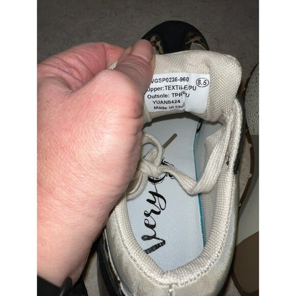 Very G Leopard Print Womens Sneakers Size 8.5 With Star Detail & Chunky Sole Bei - Picture 6 of 6